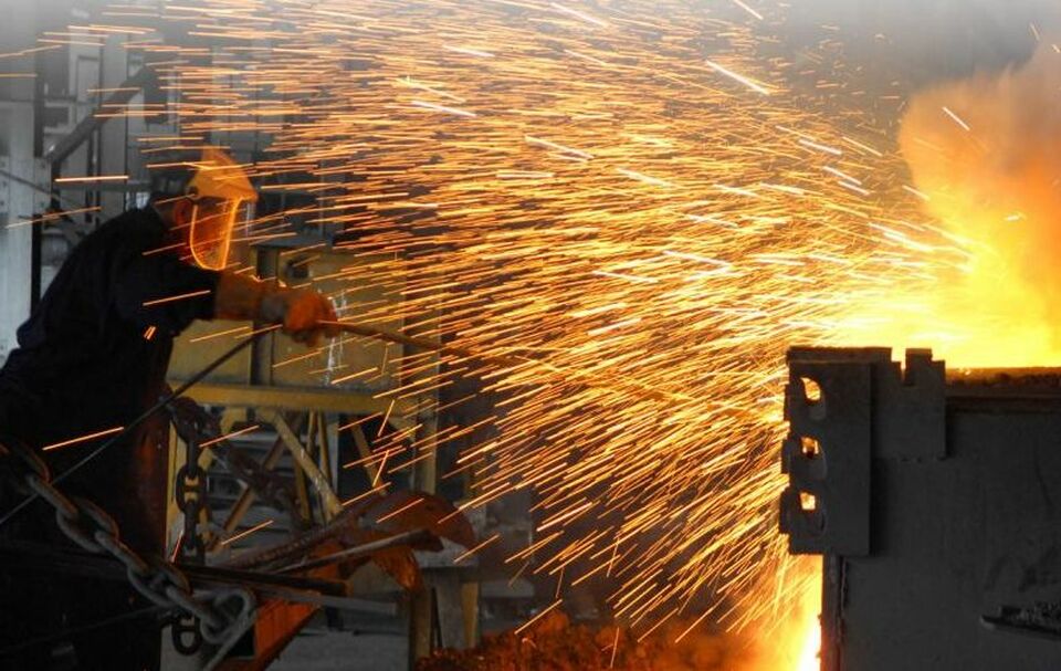 Kegiatan di smelter PT Timah Tbk. Foto:  BeritaSatuPhoto/Defrizal