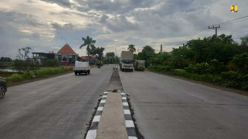 BBPJN Jawa Timur-Bali resmi membuka satu jalur perkerasan beton (rigid) di Duduksampeyan, Kabupaten Gresik, pada Senin sore (18/4/2022)
