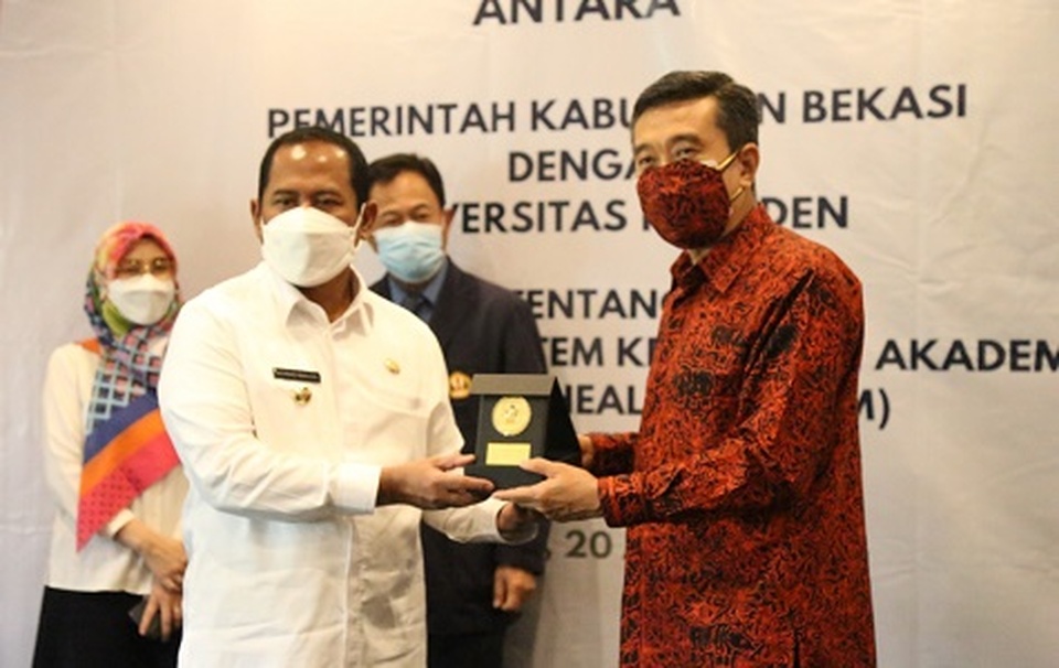 President University bekerja sama dengan Pemerintah Kabupaten (Pemkab) Bekasi. MoU untuk pengembangan sistem kesehatan akademik (Academic Health System atau AHS) di Kabupaten Bekasi. 
