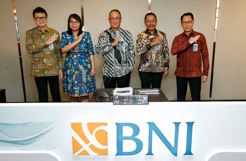 (Ki-ka) Direktur IT dan Operasi BNI Y.B. Hariantono, Direktur Keuangan BNI Novita Widya Anggraini, Direktur Utama BNI Royke Tumilaar, Direktur Bisnis UMKM BNI, Muhammad Iqbal, dan Direktur Manajemen Risiko BNI David Pirzada dalam Public Expose Kuartal I 2022 BNI, Selasa (26/4/2022).