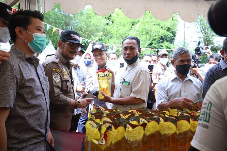 Mentan Syahrul Yasin Limpo saat membuka Pasar Tani Bazar Ramadan di halaman parkir Kantor Pusat Kementan, Jakarta, Selasa 26 April 2022. (Foto: Dok. Kementan)