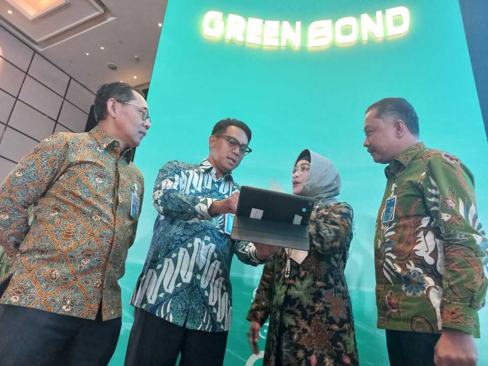 (kika) Direktur Manajemen Risiko BNI David Pirzada, Direktur Treasury dan International BNI Henry Panjaitan, Wakil Direktur Utama BNI Adi Sulistyowati, dan Direktur Bisnis UMKM BNI Muhammad Iqbal dalam Public Expose Penawarkan Obligasi Korporasi Berwawasan Lingkungan (green bond) I BNI Tahun 2022, Rabu (11/5/2022).