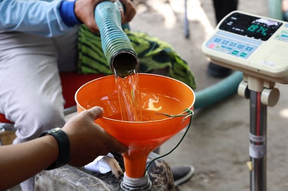 Distribusi minyak goreng curah. (ANTARA Jatim/ HO-Kominfo Kota Kediri)