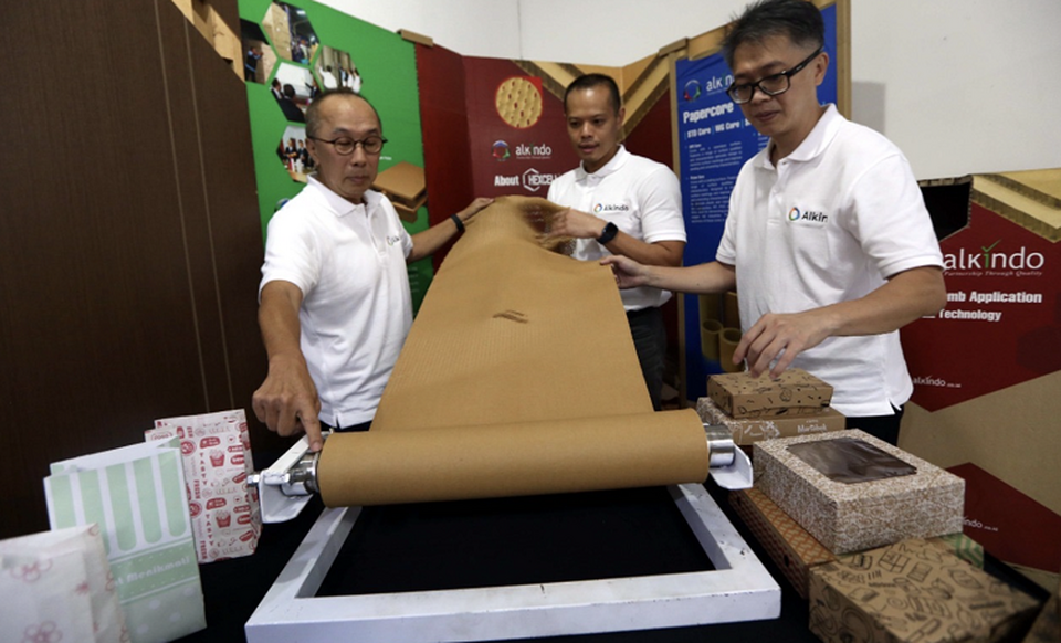 Ki-Ka: Herwanto Sutanto (Direktur Utama), Willy Soesanto (Direktur), Kuswara (Direktur).