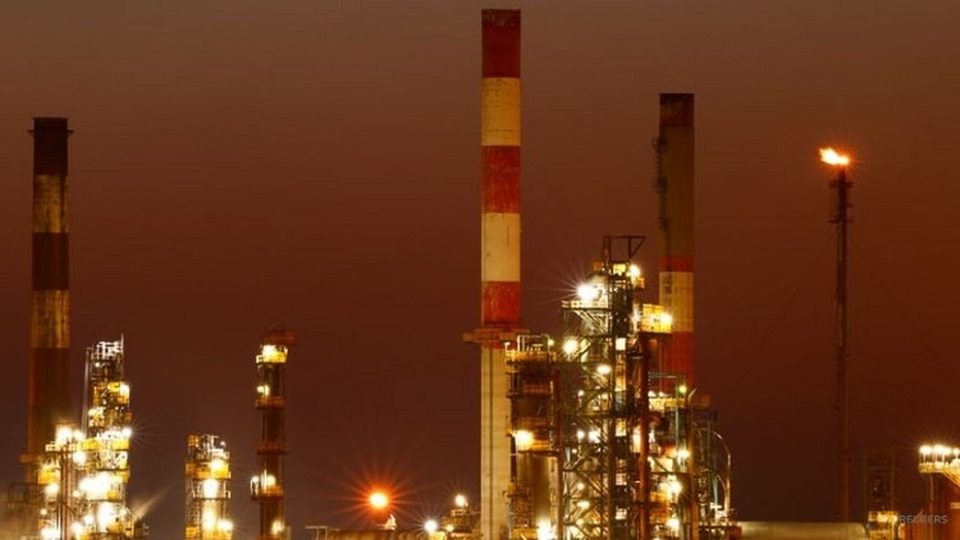 Ilustrasi minyak dunia. (FOTO: REUTERS/Christian Hartmann)