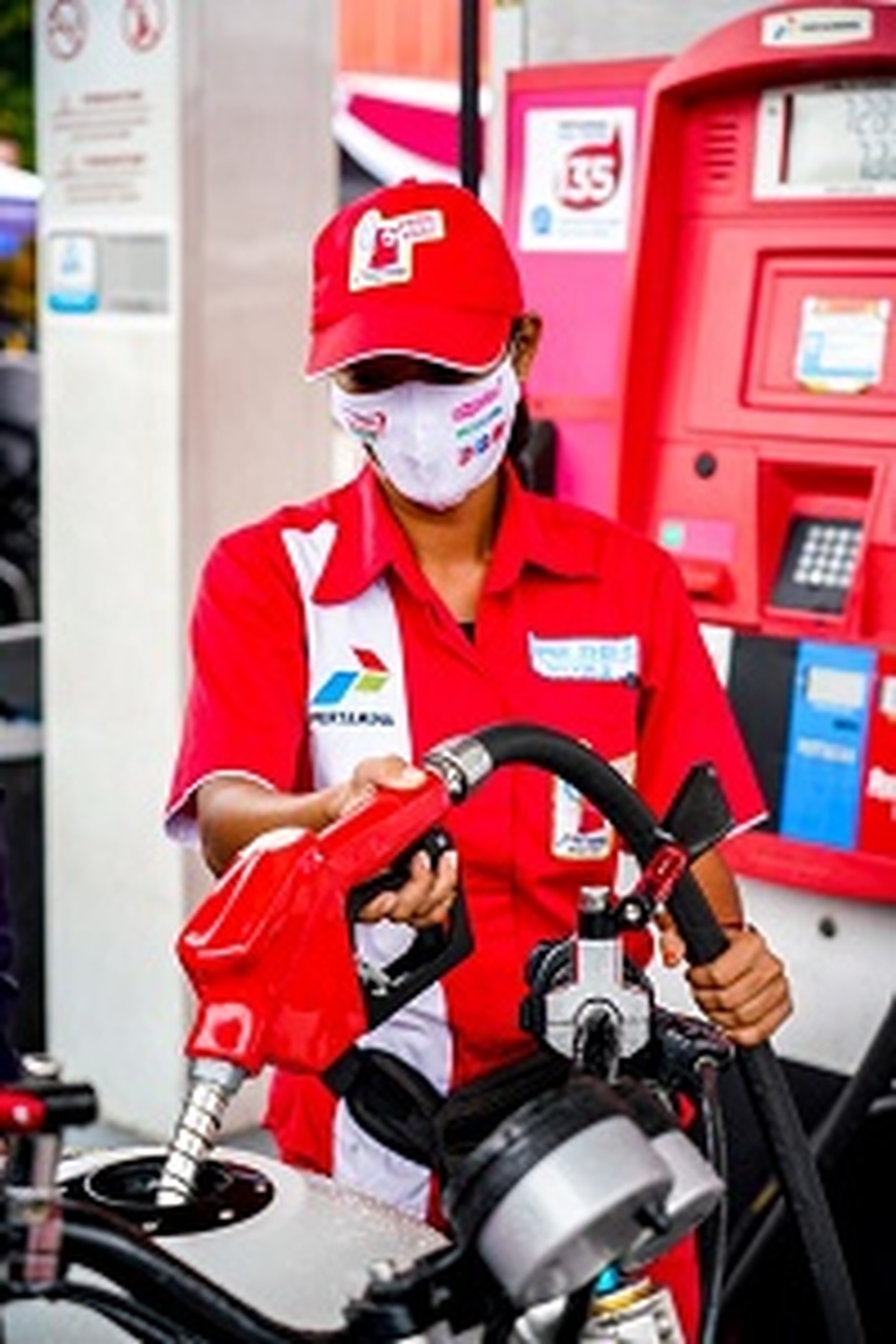 Pengisian BBM di SPBU Pertamina