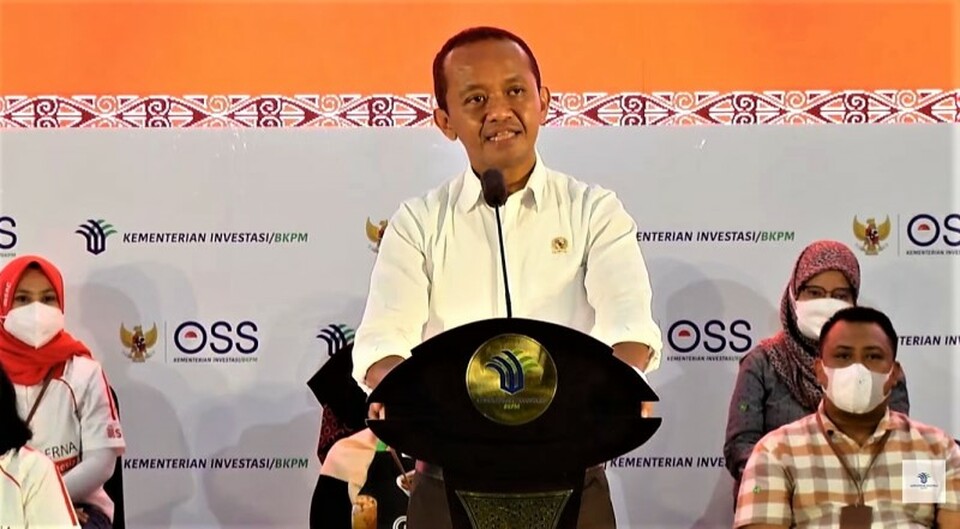 
Menteri Investasi/Kepala BKPM Bahlil Lahadalia dalam acara Pemberian Nomor Induk Berusaha Pelaku Usaha Mikro dan Kecil Perseorangan pada Kamis (21/07/2022). (Investor Daily/Arnoldus Kristianus)