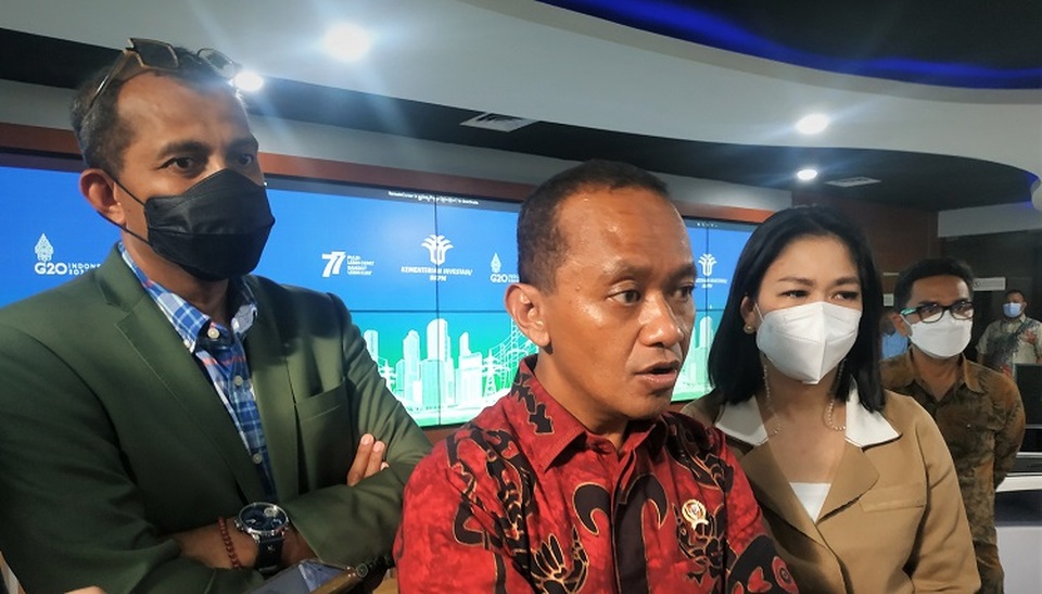 Menteri Investasi/Kepala BKPM Bahlil Lahadalia dalam konferensi pers secara hibrida di Kantor Kementerian Investasi/BKPM, Jumat (12/08/2022). (Investor Daily/Arnoldus Kristianus)