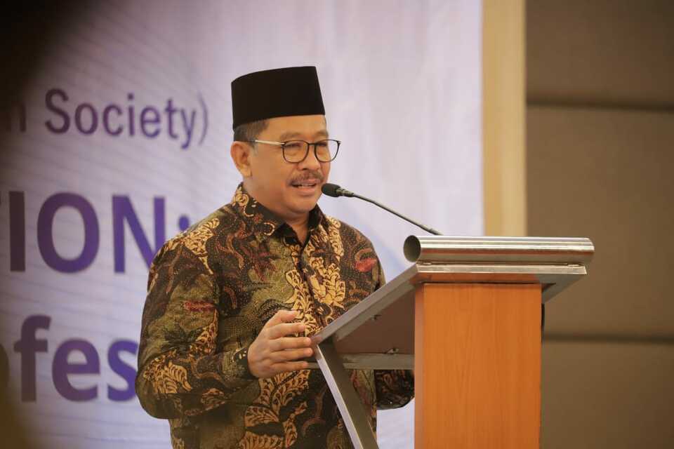 :Wakil Menteri Agama (Wamenag) Zainut Tauhid saat membuka International Conference on Education In Muslim Society KE-8 (8th ICEMS) yang diselenggarakan oleh UIN Syarif Hidayatullah, di Bandung, Senin (22/8/2022).