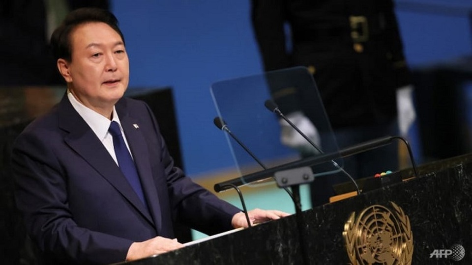 Presiden Korea Selatan Yoon Suk-yeol berbicara pada sesi ke-77 Majelis Umum Perserikatan Bangsa-Bangsa (PBB) atau UNGA di markas besar PBB pada 20 September 2022 di New York City, AS. (Foto: AFP/Getty Images/Michael M Santiago)