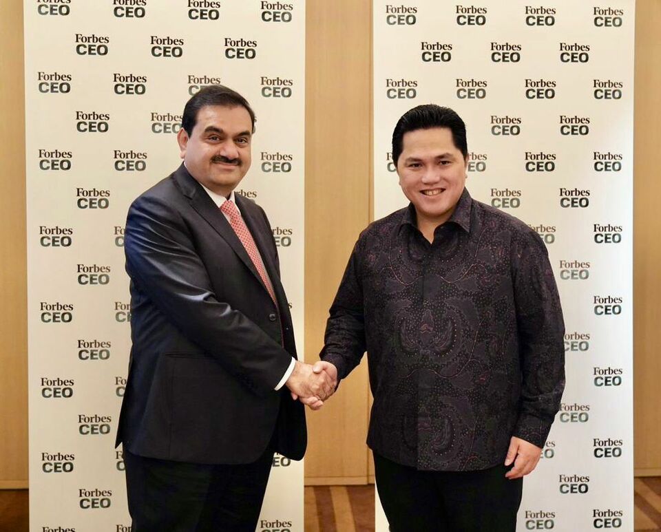 Menteri BUMN Erick Thohir dan Chairman Adani Group Gautam Adani.