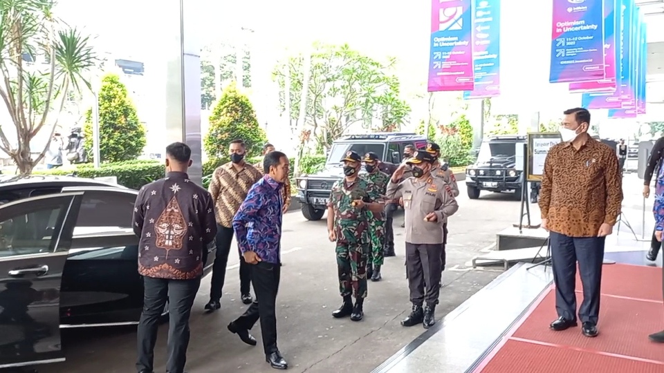 Presiden Joko Widodo (Jokowi) telah tiba di Jakarta Convention Center (JCC), Jakarta, Selasa (11/10/2022) pagi. Kedatangan Jokowi kali ini dalam rangka untuk membuka Investor Daily Summit 2022.