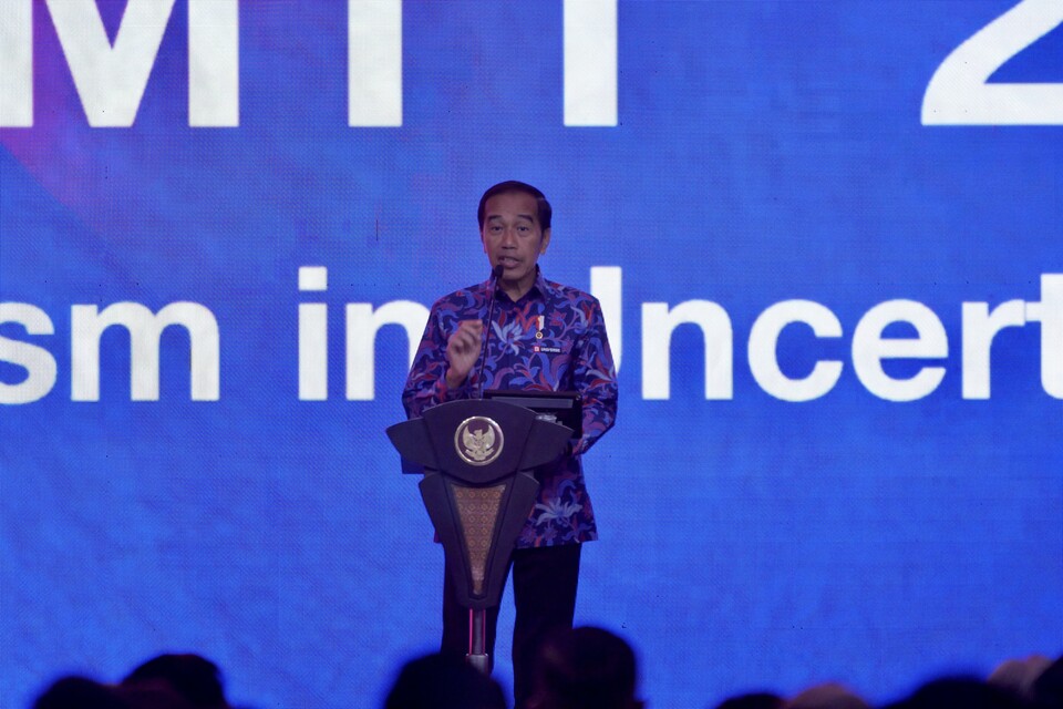 Investor Daily Summit 2022

Presiden RI Joko Widodo, memberikan sambutan saat Investor Daily Summit 2022, Jakarta, Selasa (11/10/2022). 