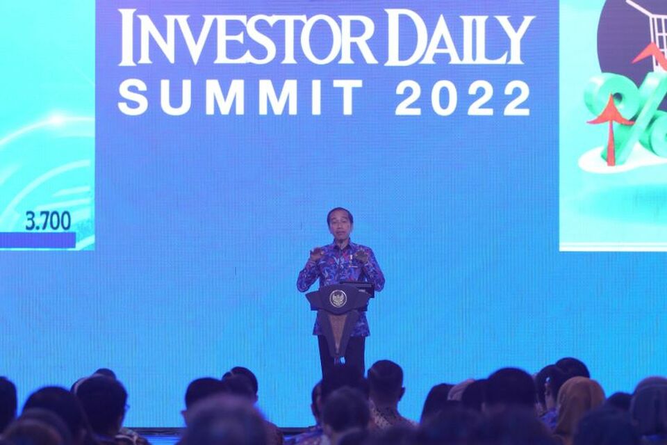 Presiden RI Joko Widodo, memberikan sambutan saat Investor Daily Summit 2022, Jakarta, Selasa (11/10/2022). BeritasatuPhoto/David Gita Roza