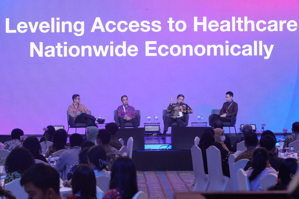 (Ki-ka): Digital Media Director Eventori Dadi Krismantoro, CEO Biofarma Honesti Basyir, Director of Planning, Development and Risk Management BPJS Kesehatan Mahlil Rubi dan Head of strategy and Business Effectiveness Siloam Hospitals Group Charles Wonsono, saat diskusi Investor Daily Summit 2022, di Jakarta, Rabu, (12/10/2022). Diskusi ini mengangkat tema Economical Leveling access to national healthcare. Beritasatu Photo/David Gita Roza