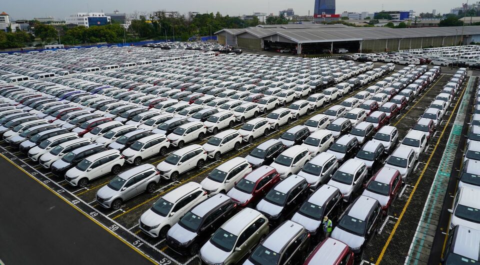 Jajaran unit produksi Astra Daihatsu Motor (entitas Grup Astra) di fasilitas logistik yang siap dikirim ke pelanggan. (Foto: IST)