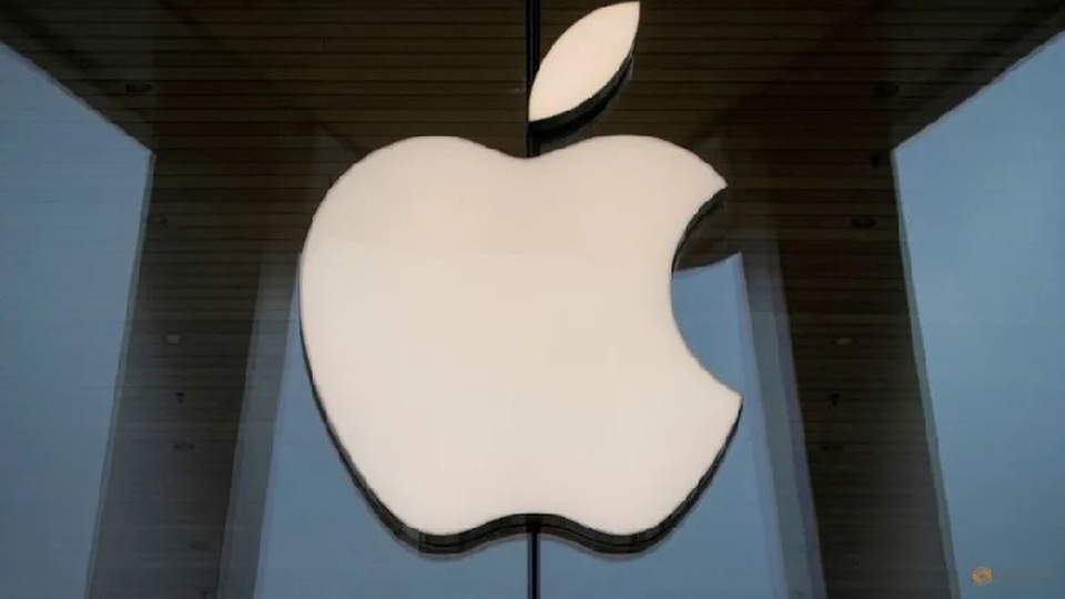 Logo Apple terlihat di Apple Store di Brooklyn, New York, AS pada 23 Oktober 2020. (Foto: Reuters/Brendan McDermid)