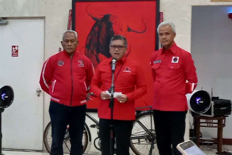 Ganjar Pranowo (kanan) di Kantor DPP PDIP, Senin, 24 Oktober 2022. 