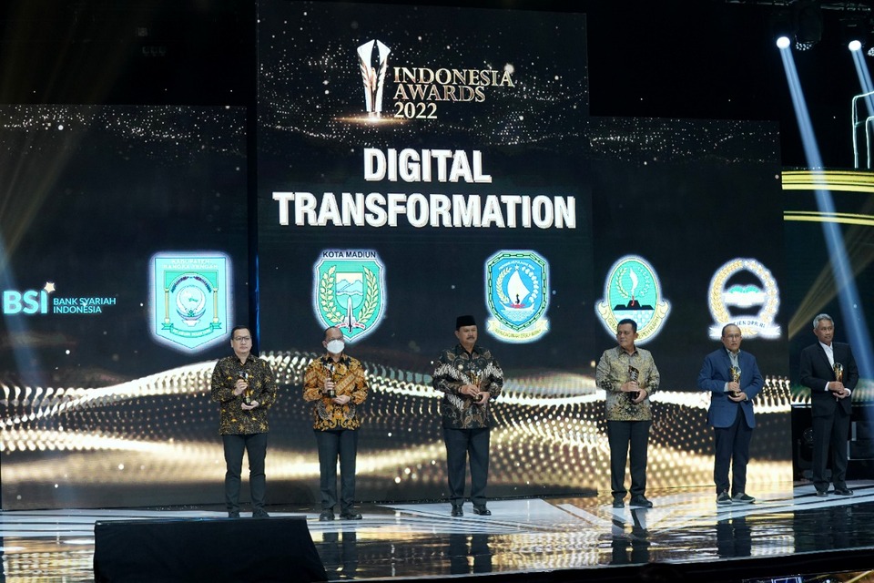 Perseroan mendapatkan penghargaan sebagai Outstanding Acceleration of Digital Customer Acquisition dalam acara Indonesia Awards 2022. Penghargaan ini merupakan apresiasi bagi BSI atas upaya perusahaan meningkatkan user BSI Mobile sebesar 81% yoy per Juni 2022.