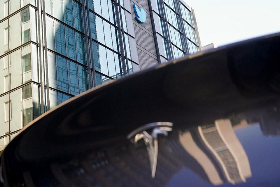 Sebuah tanda digambarkan di luar kantor pusat Twitter di San Francisco, Amerika Serikat (AS) 26 Oktober 2022. (Foto: AP/Godofredo A. Vásquez)