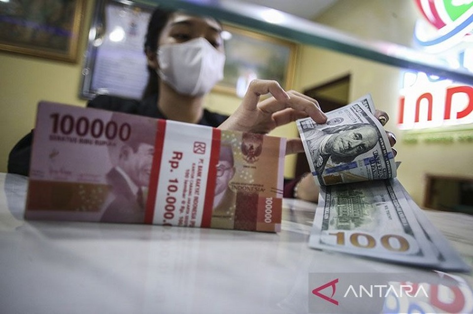 Rupiah Melemah Di Tengah Ekspektasi Perlambatan Kenaikan Suku Bunga Fed