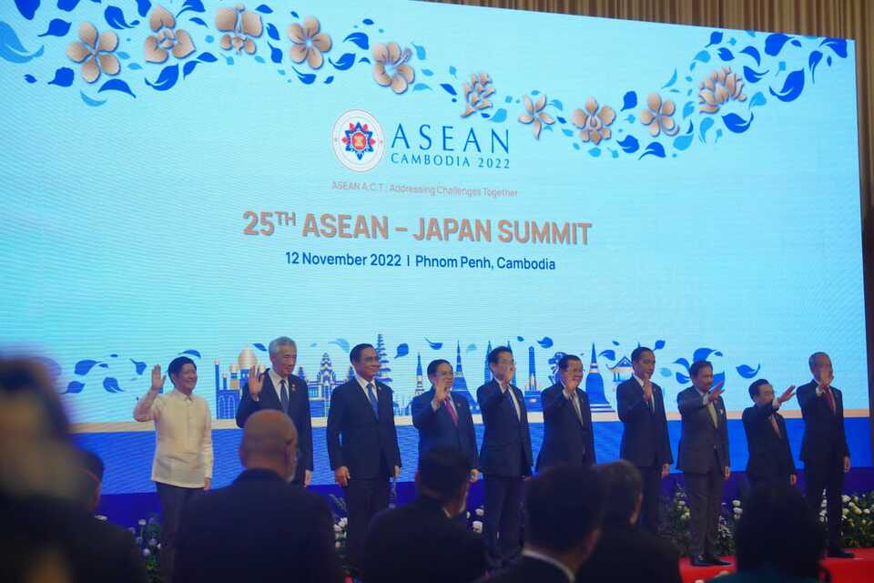 Presiden Joko Widodo dalam KTT yang dihadiri pemimpin ASEAN dan Perdana Menteri Jepang Fumio Kishida tersebut.