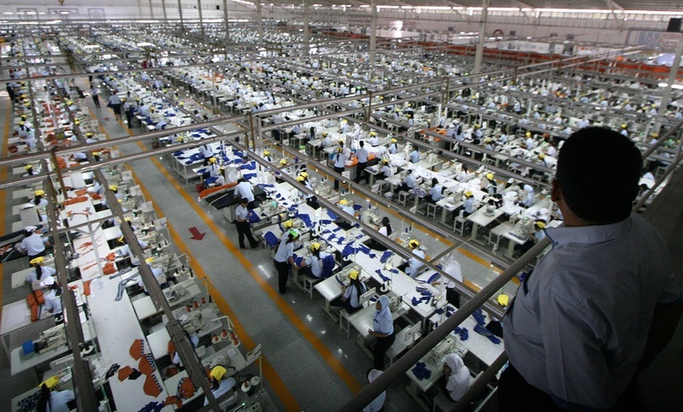 Aktivitas pekerja di pabrik tekstil. (Dok. B-Universe)