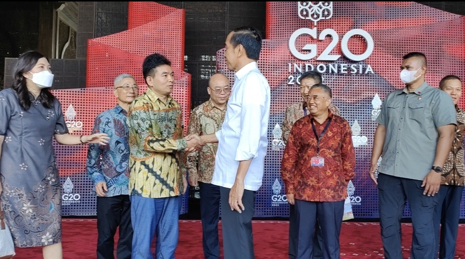 
Chairman of CNGR Advanced Material Co Ltd, Deng Weiming, saat bertemu dengan Presiden Joko Widodo di ajang Konferensi Tingkat Tinggi (KTT) Presidensi G20 Indonesia. 