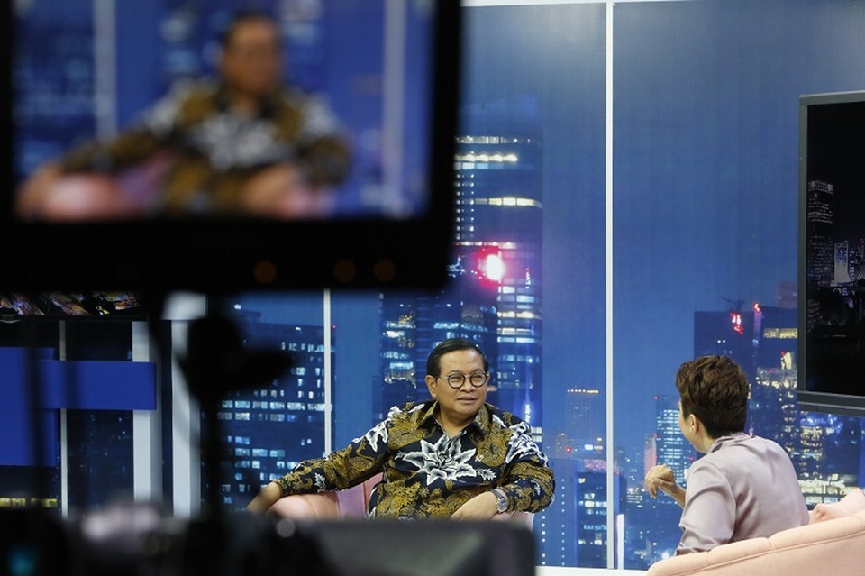 Sekretaris Kabinet, Pramono Anung saat hadir menjadi bintang tamu dalam "Obrolan Malam Fristian" di BTV. 