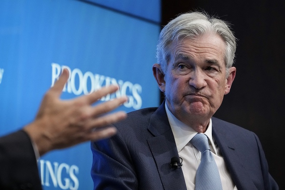 Gubernur Federal Reserve Amerika Serikat (AS) Jerome Powell berpartisipasi dalam sesi tanya jawab setelah berbicara di Brookings Institution pada 30 November 2022 di Washington, AS. Powell membahas prospek ekonomi, inflasi, dan pasar tenaga kerja. (Foto: Drew Angerer/Getty Images/AFP)