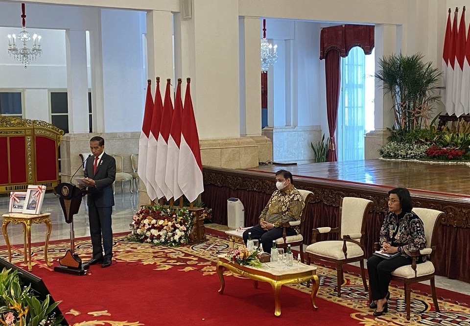 Presiden Joko Widodo (Jokowi) saat berpidato dalam penyerahan Daftar Isian Pelaksanaan Anggaran (DIPA) dan Daftar Alokasi Transfer ke Daerah dan Dana Desa (TKDD) Tahun 2023 di Istana Negara, Kamis 1 Desember 2022.  (B-Universe Photo/Ichsan Ali)