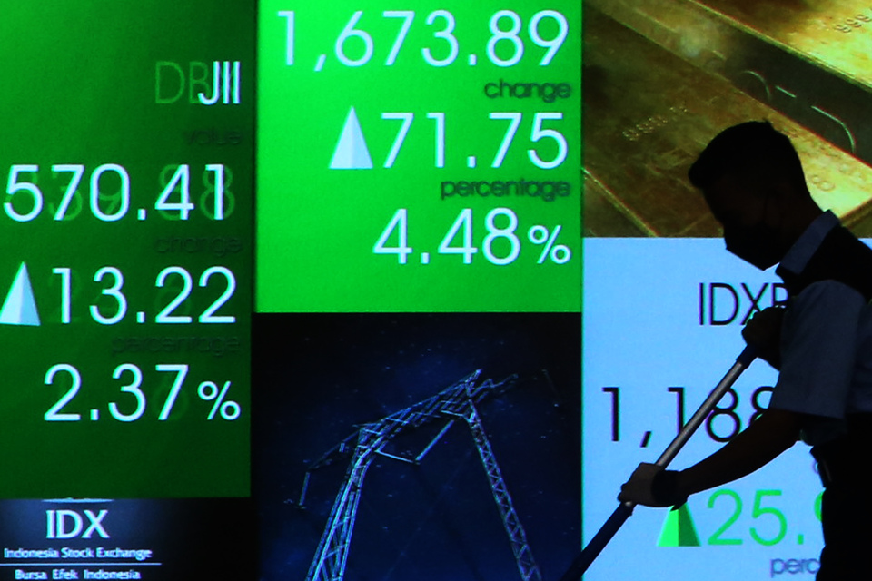 Monitor saham di Bursa Efek Indonesia, Jakarta. (B-Universe Photo/Uthan AR)