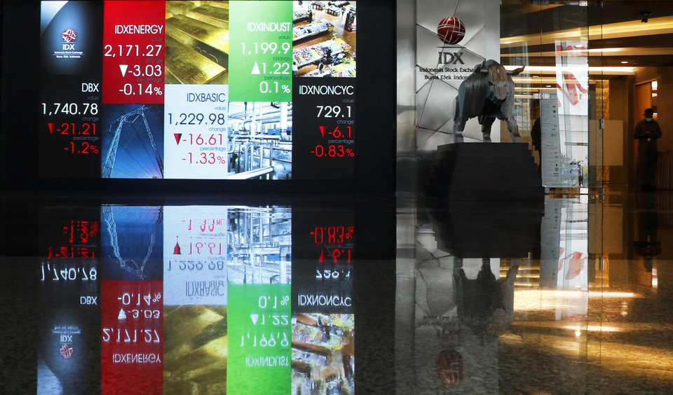 Aktivitas di Bursa Efek Indonesia, Jakarta. (B-Universe Photo/Uthan AR)