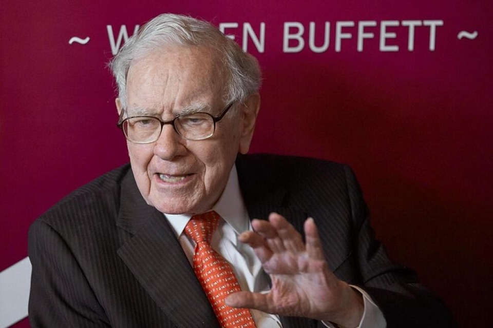 Kepala dan CEO Berkshire Hathaway Warren Buffett berbicara setelah rapat pemegang saham tahunan Berkshire Hathaway pada 5 Mei 2019 di Omaha, Nebraska, Amerika Serikat. (Foto: AP Photo/Nati Harnik, File)