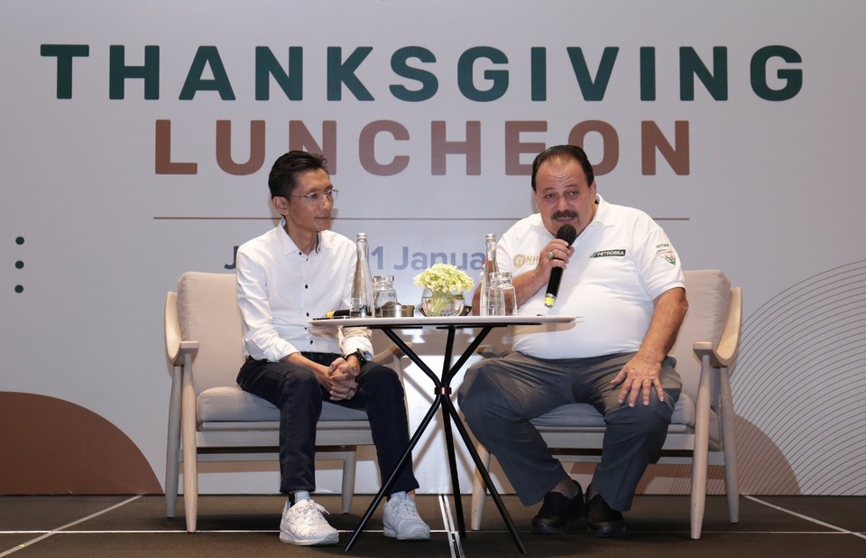 Haji Romo Nitiyudo Wachjo atau Haji Robert (kanan) selaku majority shareholder dan Presiden Komisaris PT Petrosea Tbk (PTRO). Ist
