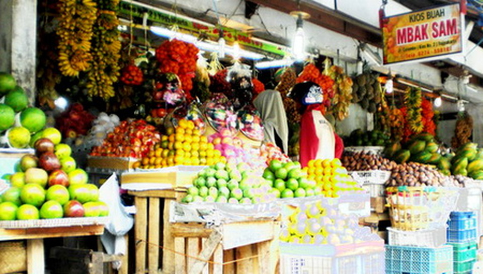 Aneka buah lokal di pasar buah. Foto ilustrasi: Investor Daily/gora kunjana