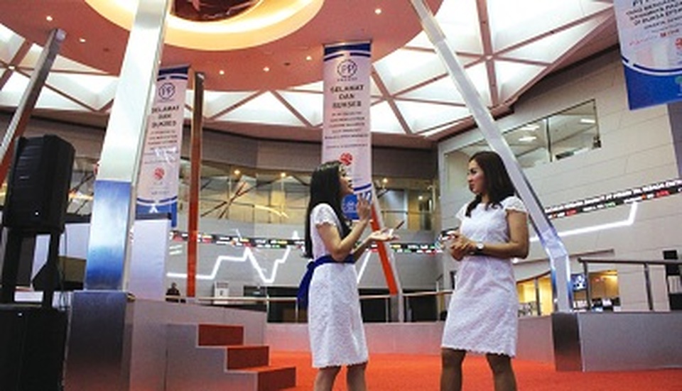 Pengunjung berada di galeri BEI, Jakarta. Foto ilustrasi: Investor Daily/David Gita Roza