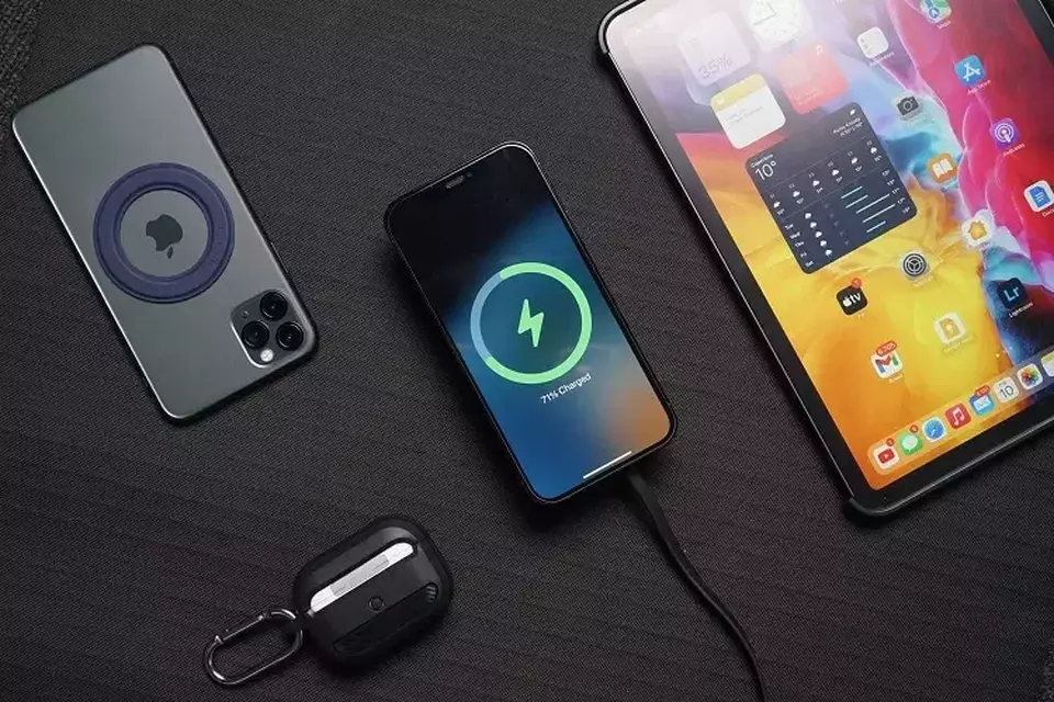 KiiP Wireless Indonesia menghadirkan "FW5 Charging Magnetic Cooler" yang merupakan magnetic wireless charger sekaligus memiliki fungsi sebagai pendingin yang pertama di Indonesia. (Ist)