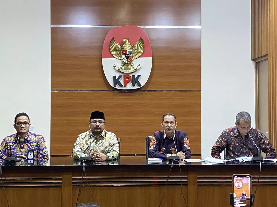 Kepala Badan Pengelola Keuangan Haji (BPKH) Fadlul Imansyah, Menteri Agama Yaqut Cholil Qoumas, Wakil Ketua Komisi Pemberantasan Korupsi (KPK) Nurul Ghufron, dan Deputi Bidang Pencegahan KPK Pahala Nainggolan saat konferensi pers di Gedung Merah Putih KPK, Jumat (27/1/2023). (Ichsan Ali)