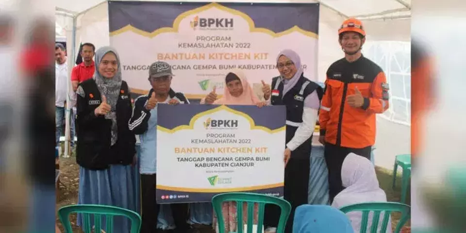 BPKH Bersama DD Distribusikan Bantuan Alat Dapur bagi Penyintas Gempa Cianjur
