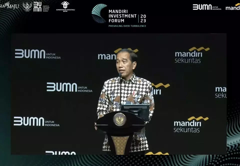 Presiden Jokowi dalam acara Mandiri Investment Forum di Hotel Fairmount, Senayan, Jakarta Pusat pada Rabu (1/2/2023). 