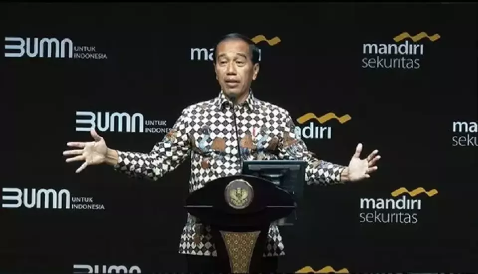 Presiden Jokowi dalam acara Mandiri Investment Forum 2023 di Hotel Fairmont, Jakarta, Rabu (1/2/2023). (B-Universe Photo/Prisma Ardianto)