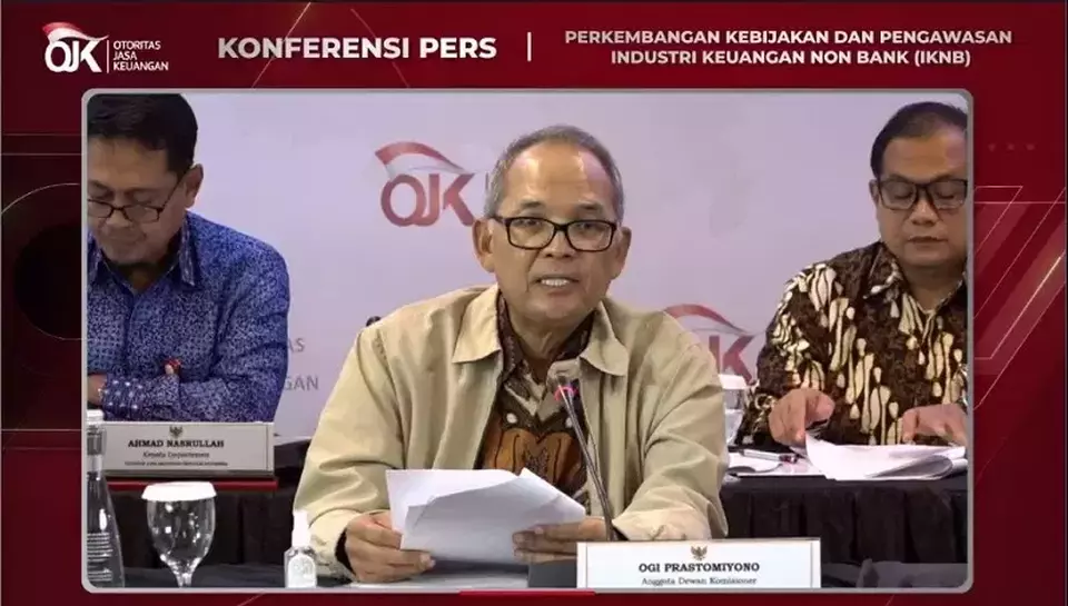 Kepala Eksekutif Pengawas IKNB OJK Ogi Prastomiyono dalam Konferensi Pers Kebijakan Pengawasan dan Penanganan Industri Keuangan Non Bank (IKNB), Kamis (2/2/2023).