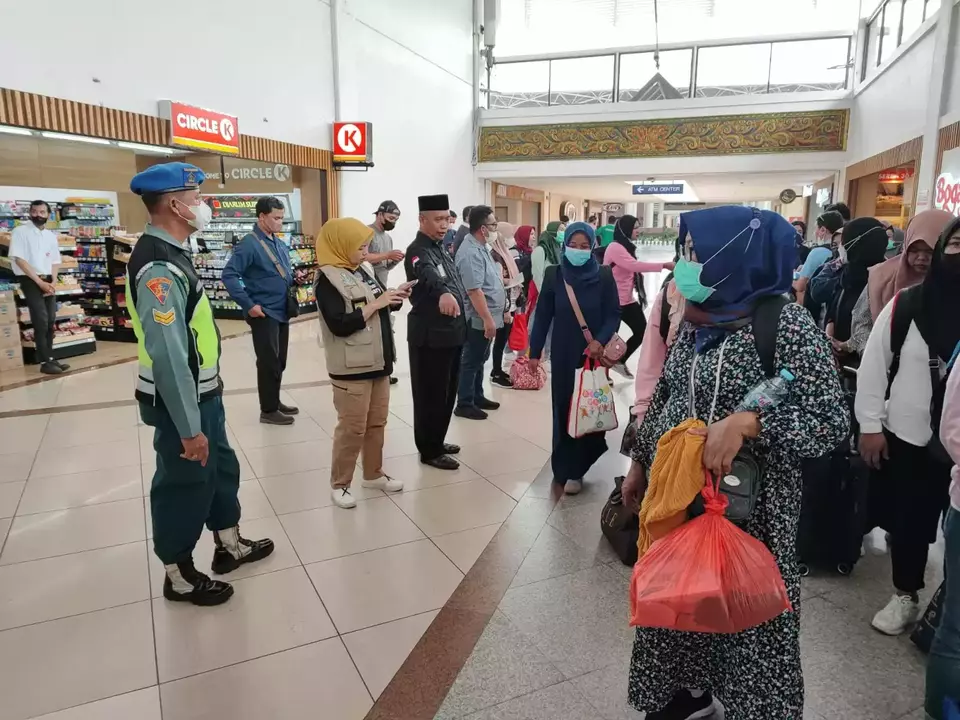 Kementerian Ketenagakerjaan  memulangkan 36 Calon Pekerja Migran Indonesia (CPMI) asal NTB yang akan ditempatkan secara nonprosedural ke Timur Tengah. Foto: Kemnaker
