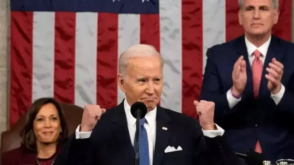 Presiden Amerika Serikat (AS) Joe Biden menyampaikan pidato State of the Union pada sesi gabungan Kongres di US Capitol pada 7 Februari 2023 di Washington, AS. (Foto: Pool / Via Reuters)