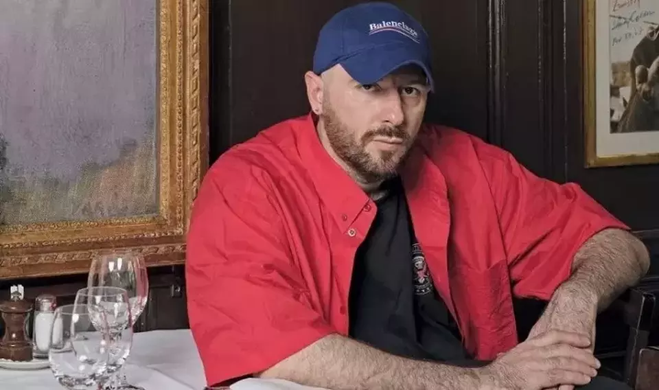 Direktur kreatif Balenciaga Demna Gvasalia di Kronenhalle, Zürich, Swiss. (Foto: Beat Schweizer)