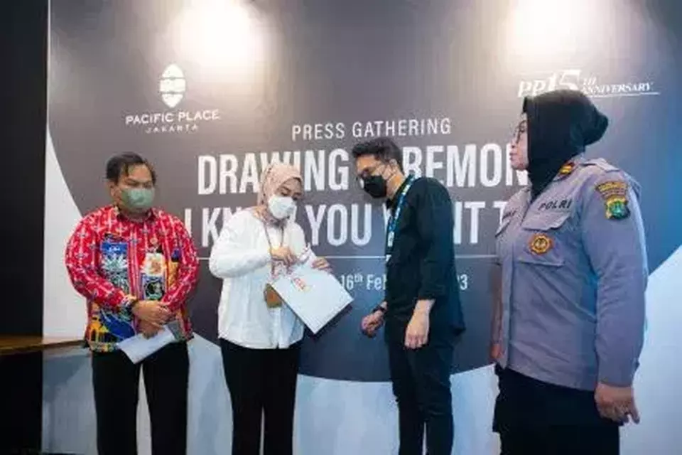 Pengundian pemenang program I Know You Want This yang digelar Pacific Place Mall