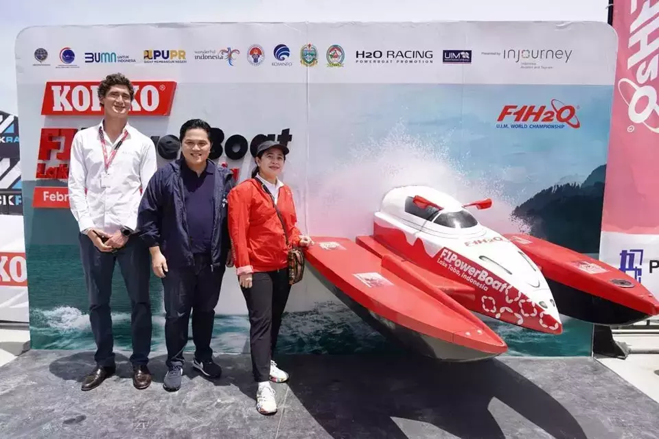 Ketua Dewan Perwakilan Rakyat Republik Indonesia (Ketua DPR RI) periode 2019-2024 Puan Maharani dan  Menteri BUMN Erick Thohir hadir pada Kejuaraan Dunia Perahu Motor Formula 1 atau F1 Powerboat World Championship (F1H2O) 2023 yang digelar di Danau Toba, Sumatera Utara, hingga Sabtu (25/2/2023).

 