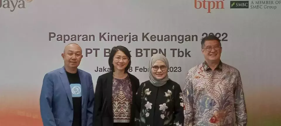 Jajaran Direksi Bank BTPN usai Paparan Kinerja Keuangan, di Jakarta, Selasa (28/2/2023). 