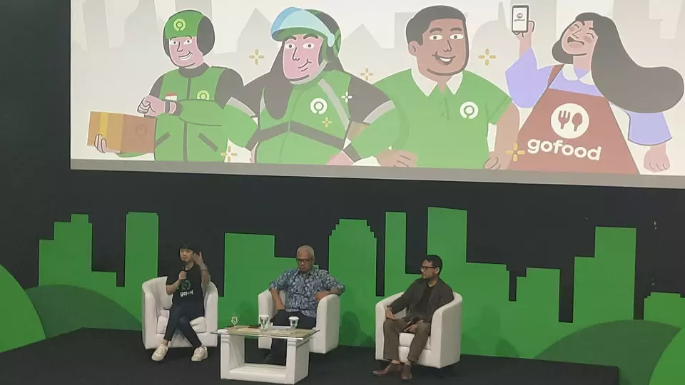 Presiden Unit Bisnis On-Demand Service GoTo Catherine Hindra Sutjahyo, Deputi Bidang koordinasi Ekonomi Digital, Ketenagakerjaan dan Usaha Mikro, Kecil dan Menengah Kementerian Koordinator Bidang Perekonomian Rudy Salahudin, Ekonom Universitas Indonesia dan Director Next Policy Fithra Faisal dalam acara Gojek Outlook 2023, di Jakarta, Selasa, 28 Februari 2023.  